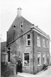Foto van de voormalige dijksynagoge in Lekkerkerk. 